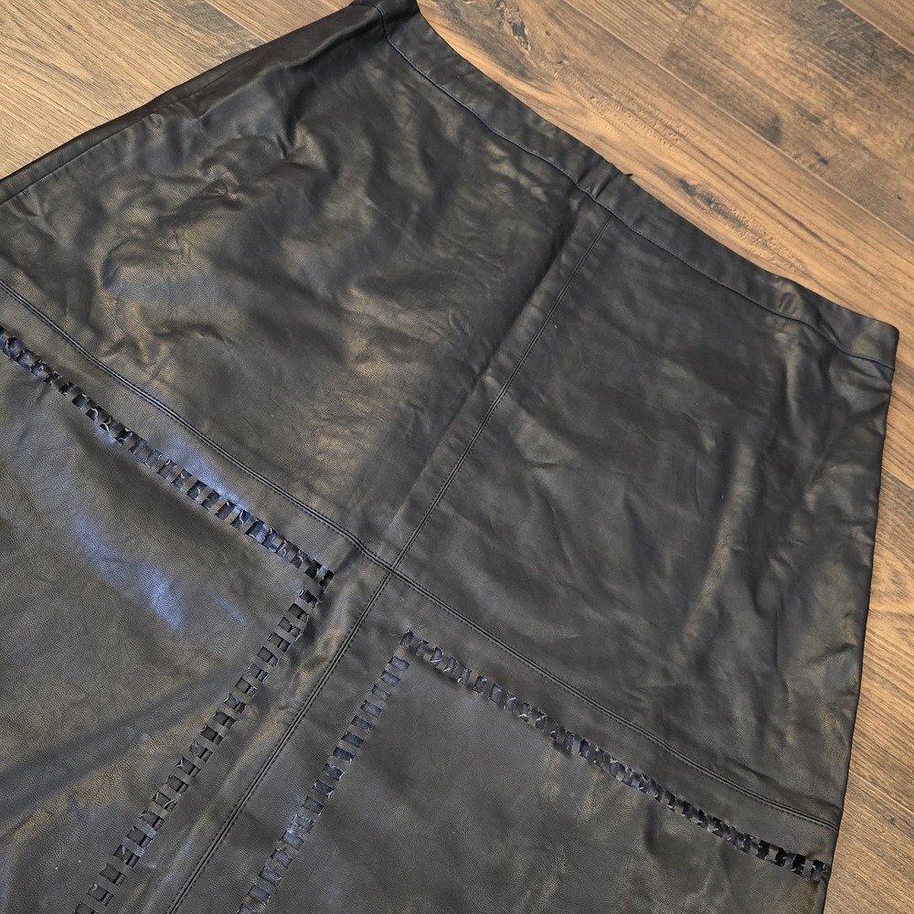 Forever 21 Contemporary Faux Leather Skirt L Black Laser Cut Pattern Y2K